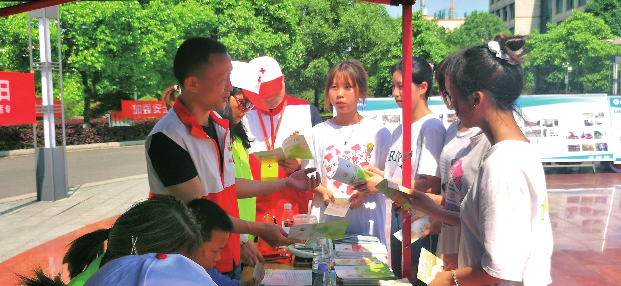 ���»���չ�������پ���������