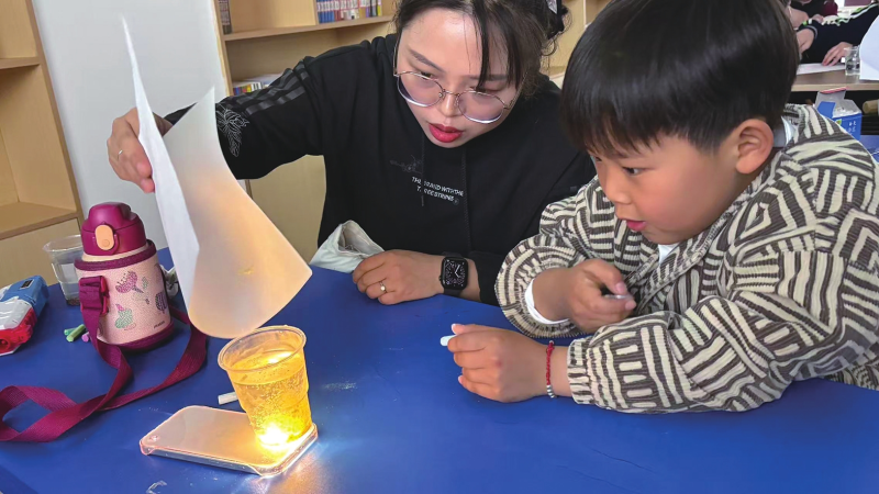 �۱ʻ��ǿա���ѧ�뻭��