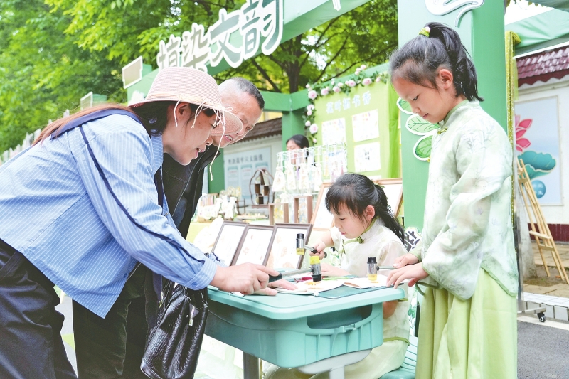 ����ʵ��ѧУ�������ʽ�Ķ�ʢ��