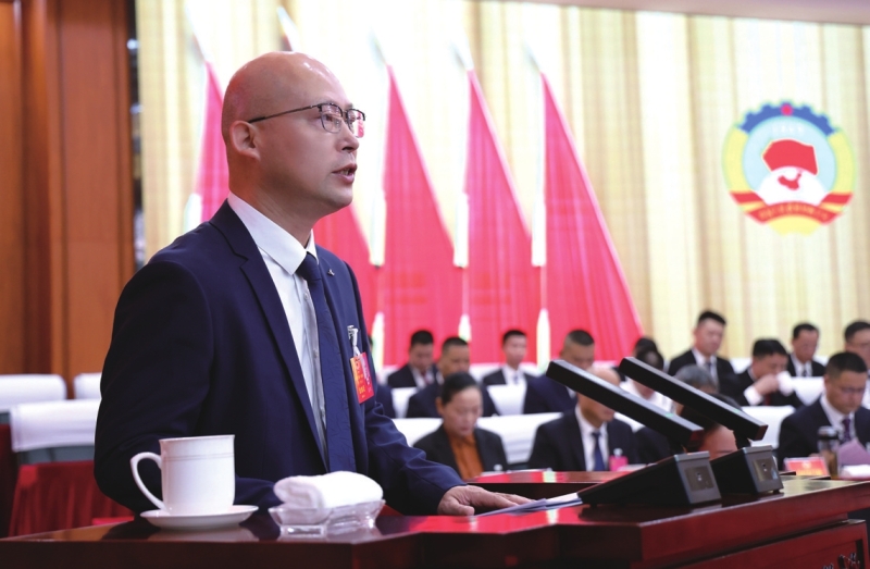 周军同志作政协沅江市第十届委员会常务委员会工作报告。